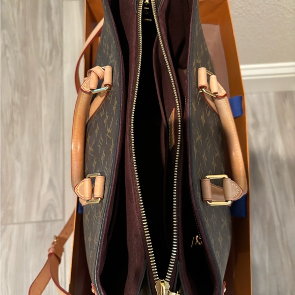 Louis Vuitton Monogram Soufflot Handbag - Picture 5 of 7